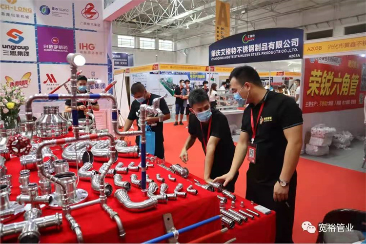 寬裕工程師對于不銹鋼水管配件的詳細講解，讓客戶更加詳細的了解產品